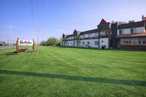 Exterior - Best Maple Inn (Drayton Valley)