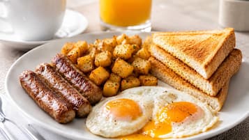 Free daily English breakfast