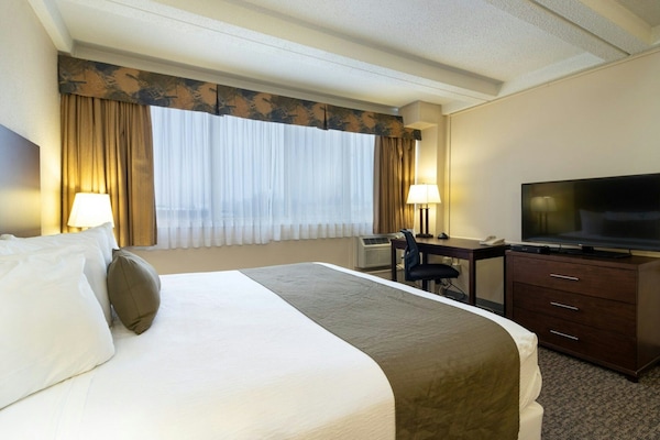 Room, 1 King Bed | Premium bedding, pillow-top beds, desk, laptop workspace