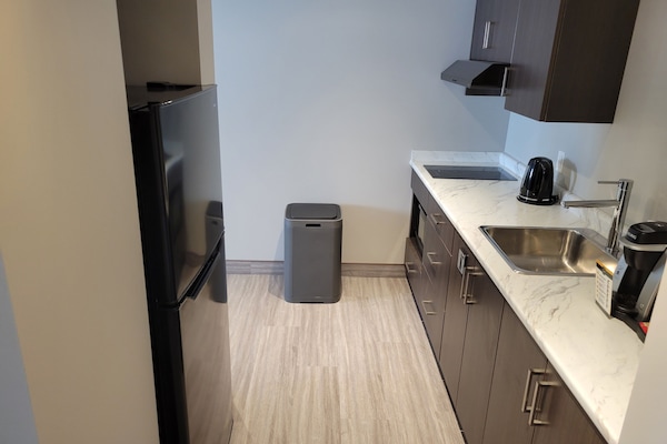 Business Studio Suite, 1 King Bed | Private kitchen | Microwave, coffee/tea maker, high chair, paper towels