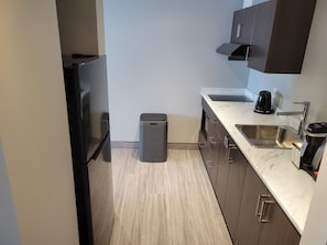 Suíte estúdio empresarial, 1 cama King | Cozinha privada | Micro-ondas, cafeteira/chaleira, cadeirão de bebê, toalhas de papel
