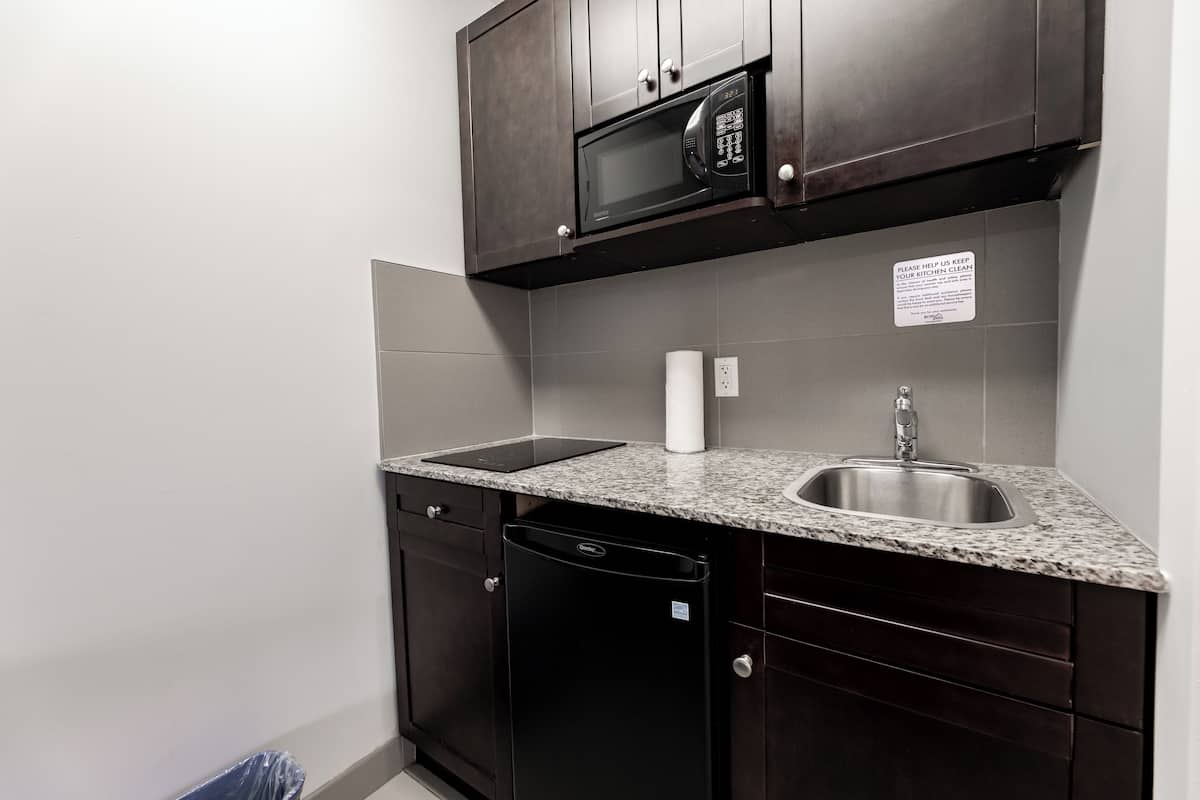 single queen kitchenette exterior access (pet friendly) | private kitchenette | mini-fridge, microwave, coffee/tea maker, electric kettle