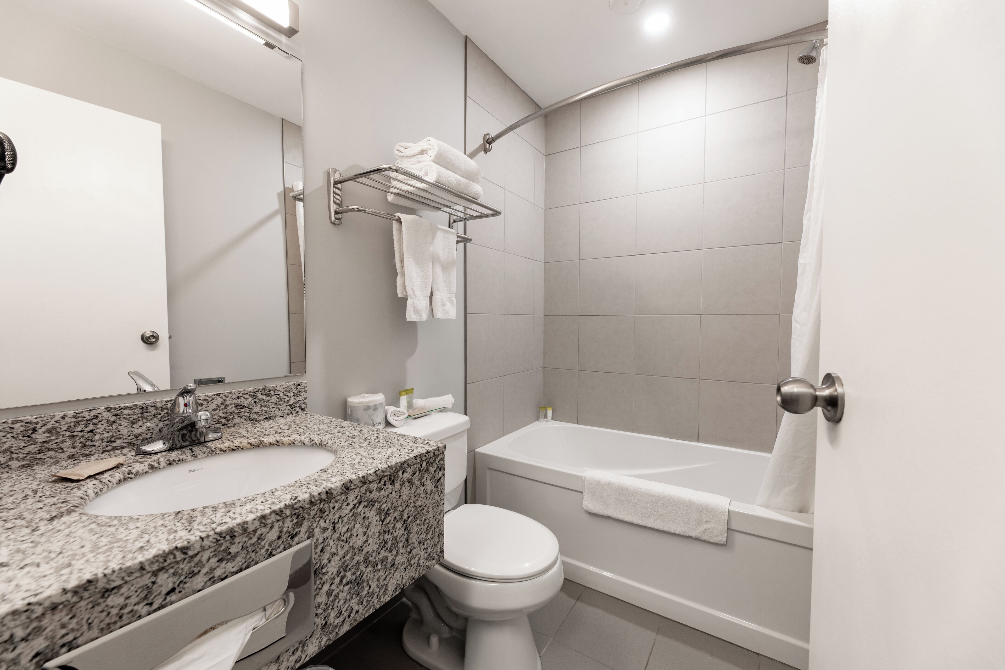 combined shower/bathtub, free toiletries, towels