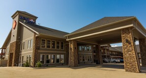 Front of property - BCMInns Lac La Biche (Lac La Biche)