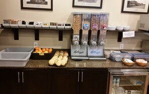 Free daily continental breakfast  - BCMInns Lac La Biche (Lac La Biche)