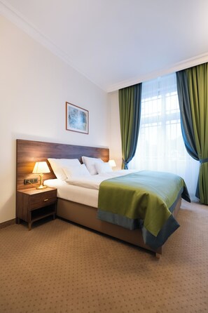Comfort Double Room, Annex Building | Hypo-allergenic bedding, minibar, in-room safe, free WiFi - Lázeňský hotel Villa Smetana (Karlovy Vary)