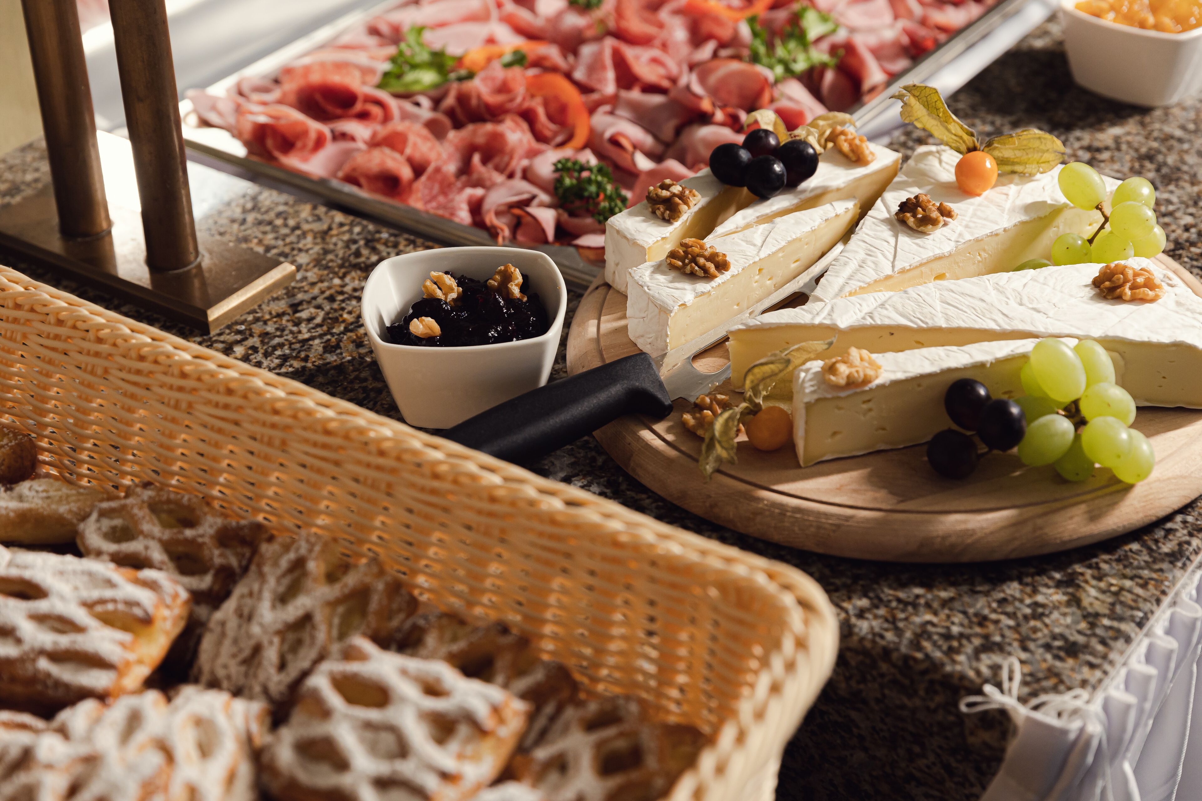 free daily full breakfast