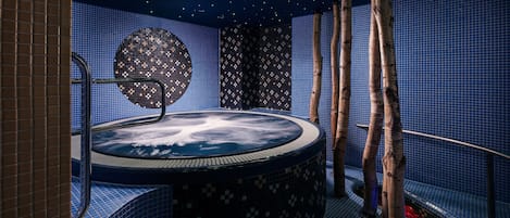 Sauna, Dampfbad, Körperbehandlungen, Schlammbad, Hydrotherapie