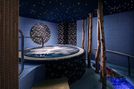 Un sauna, baño turco, tratamientos corporales, baños de arcilla