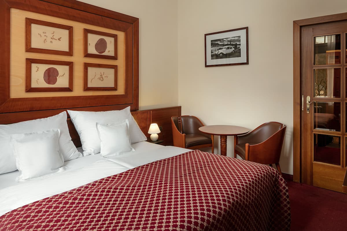 1 habitación, ropa de cama hipoalergénica y minibar