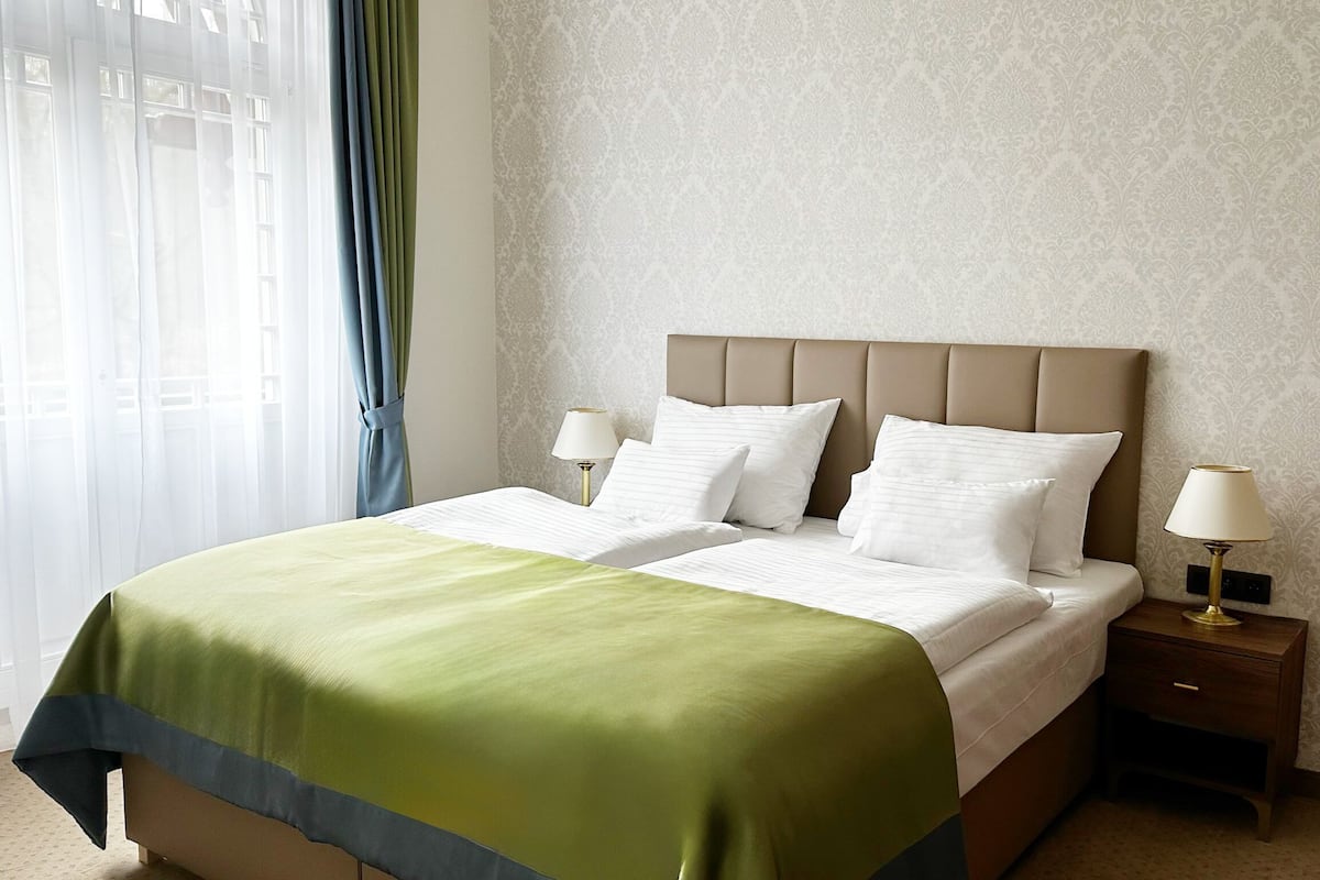 1 habitación, ropa de cama hipoalergénica y minibar