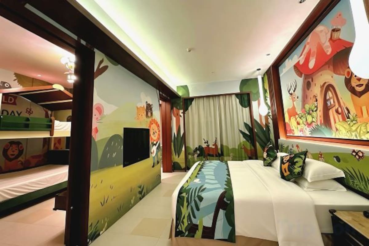 Minibar, in-room safe, alarm clocks