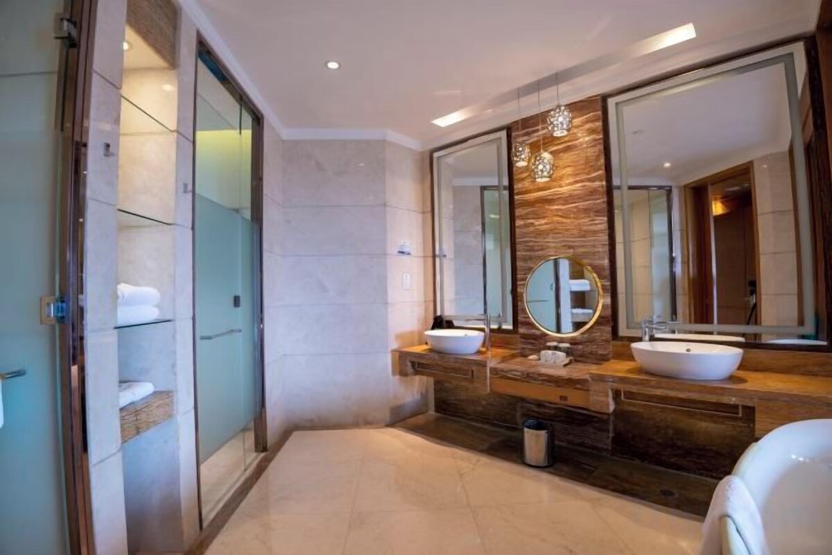 Bathroom | Free toiletries, hair dryer