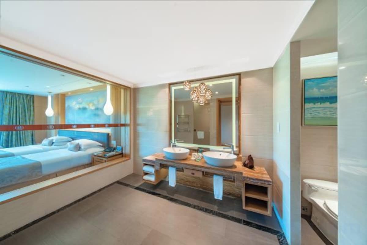 Bathroom | Free toiletries, hair dryer