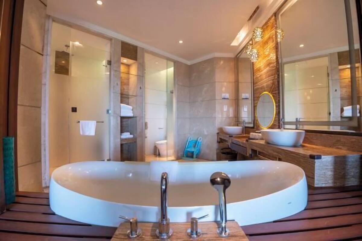 Free toiletries, hair dryer