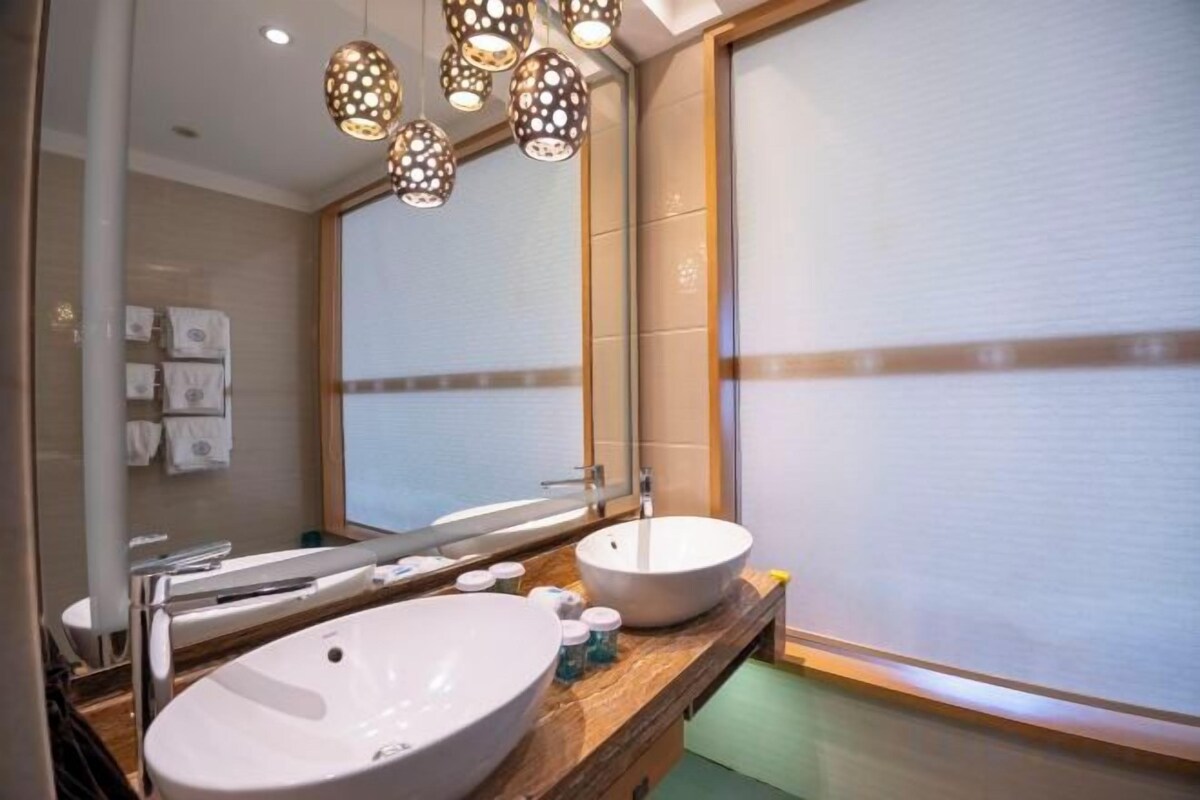 Free toiletries, hair dryer