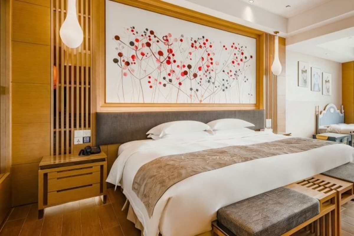 Cartoon Family Friendly Themed Room - Garden-View