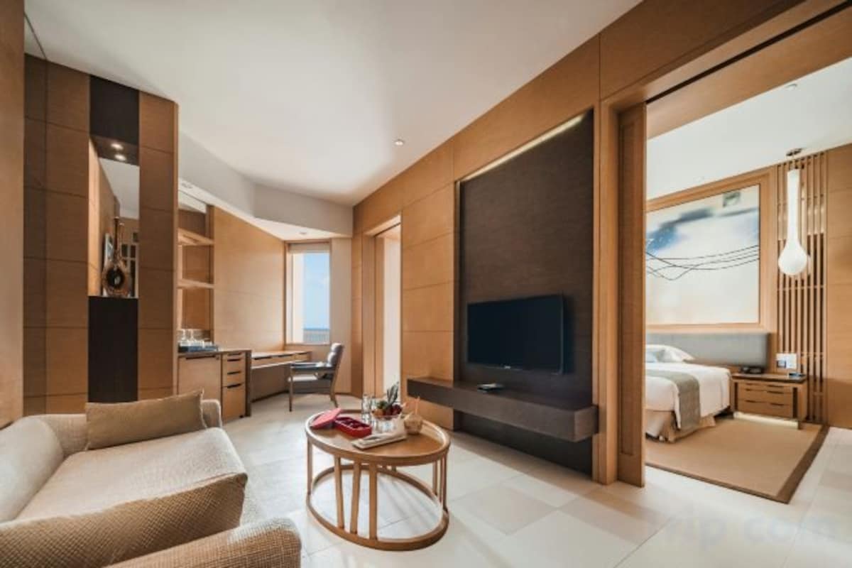 Deluxe Sea-view Suite