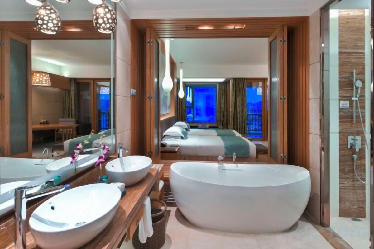 Bathroom | Free toiletries, hair dryer