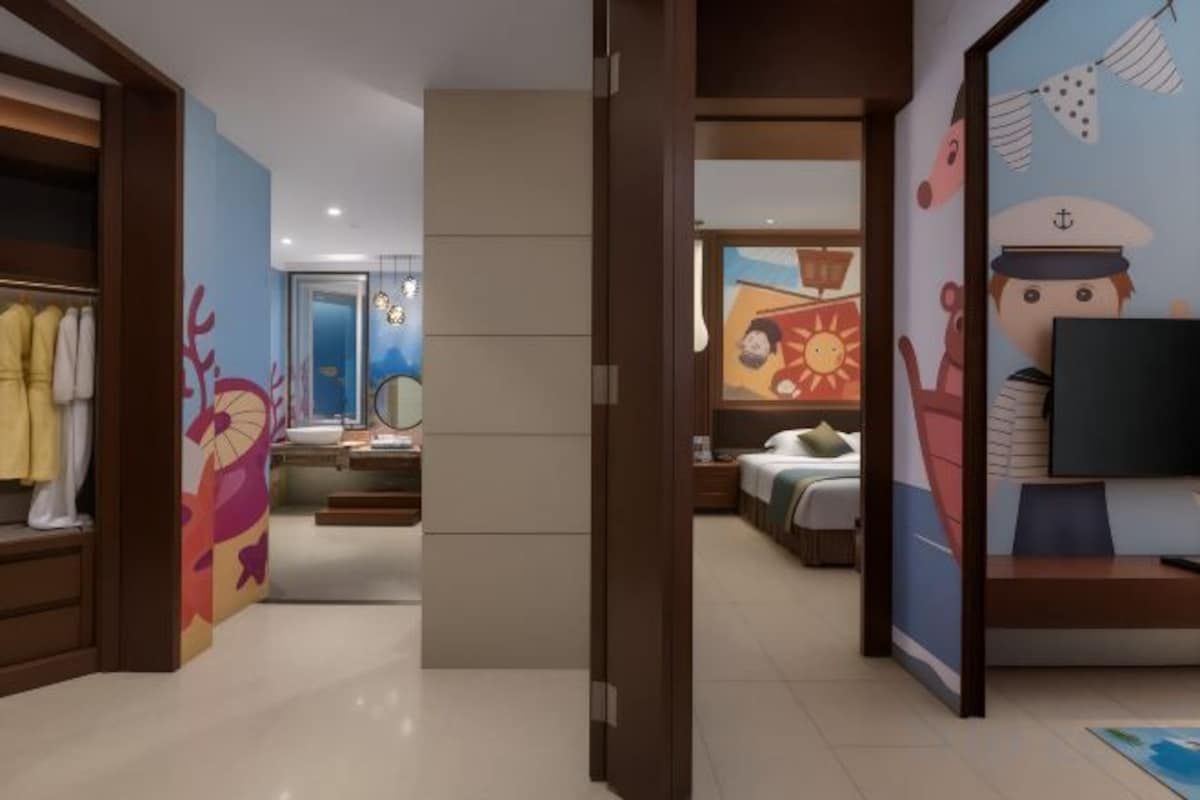 Minibar, in-room safe, alarm clocks