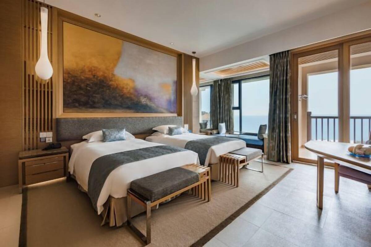 Minibar, in-room safe, alarm clocks