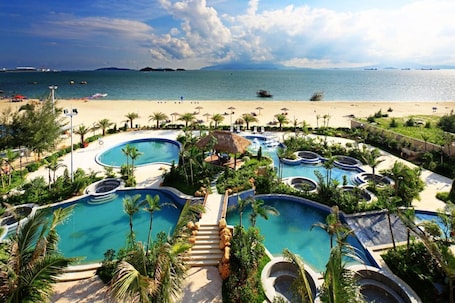 Piscina externa. Regal Palace Resort