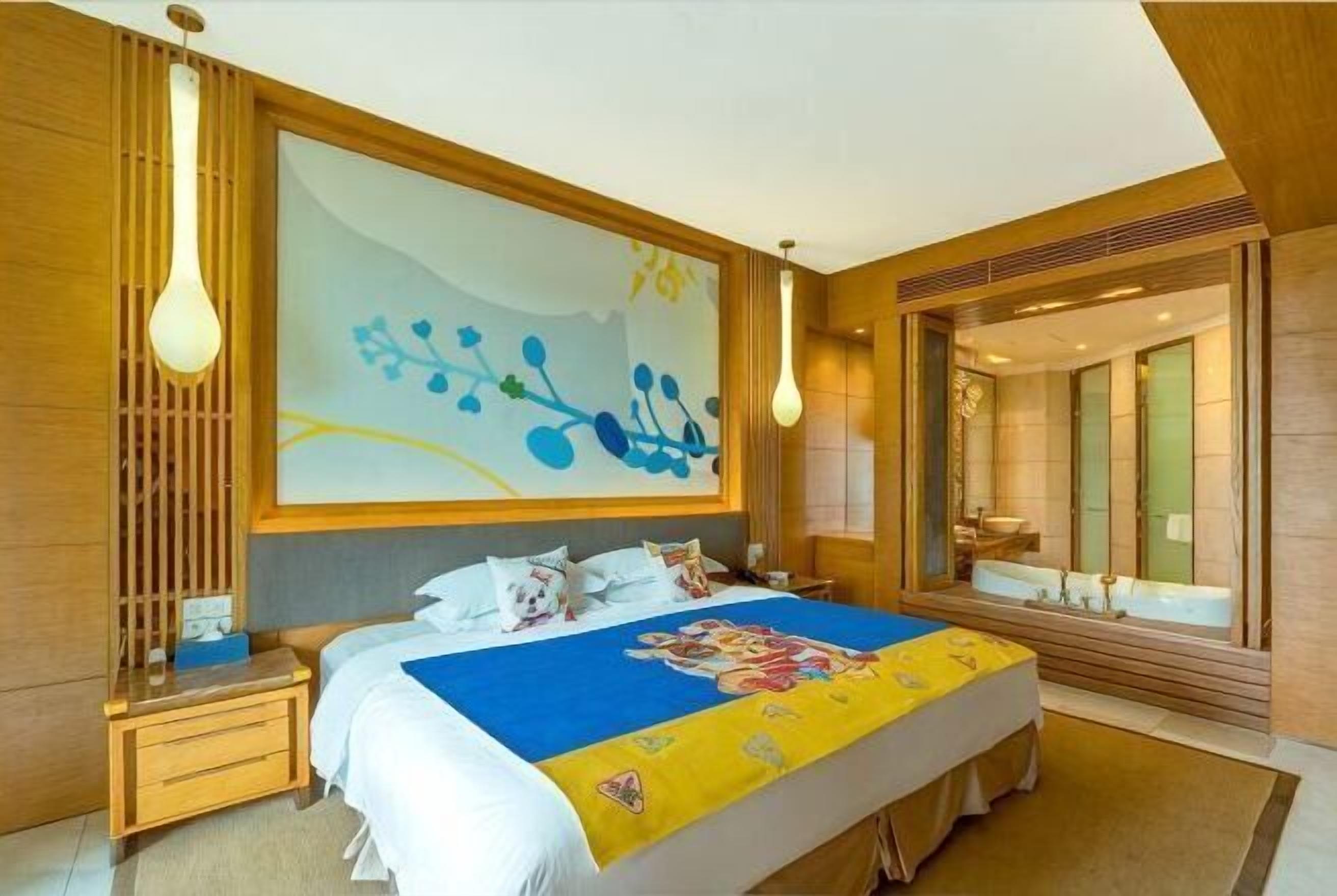 Minibar, in-room safe, alarm clocks, wheelchair access