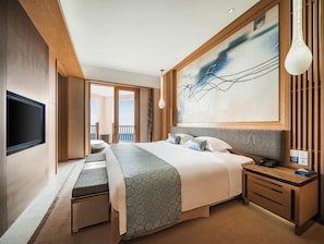 Minibar, in-room safe, alarm clocks, wheelchair access