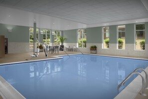 Pool - Hyatt Place Charlottesville (Charlottesville)