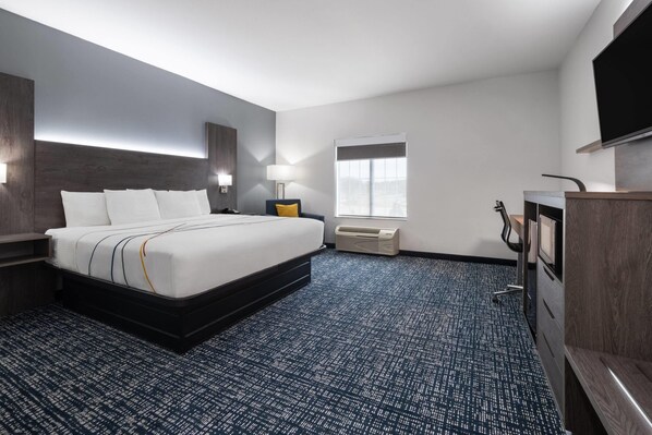 Premium bedding, desk, iron/ironing board, free cribs/infant beds - La Quinta Inn & Suites by Wyndham Muskogee (Muskogee)