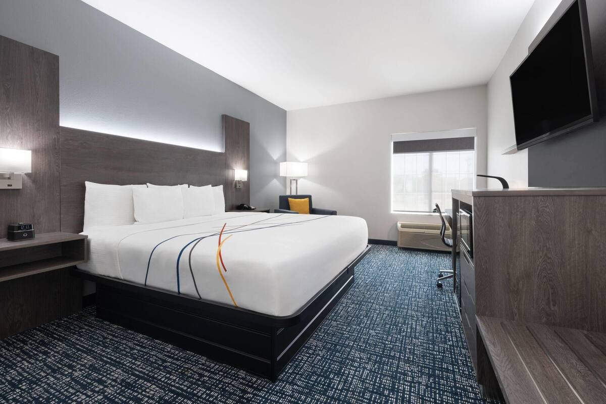 room, 1 king bed, non smoking | premium bedding, desk, iron/ironing board, free cots/infant beds