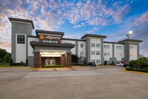 Exterior - La Quinta Inn & Suites by Wyndham Muskogee (Muskogee)
