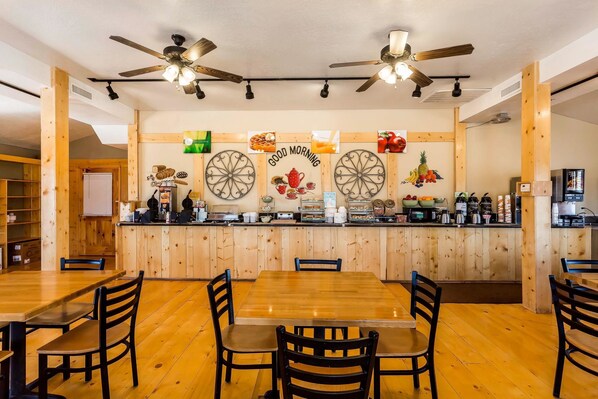 Free daily continental breakfast - Quality Inn Panguitch near Bryce Canyon (Panguitch)