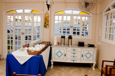 Free daily buffet breakfast