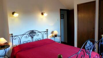 Desk, iron/ironing board, rollaway beds, free WiFi