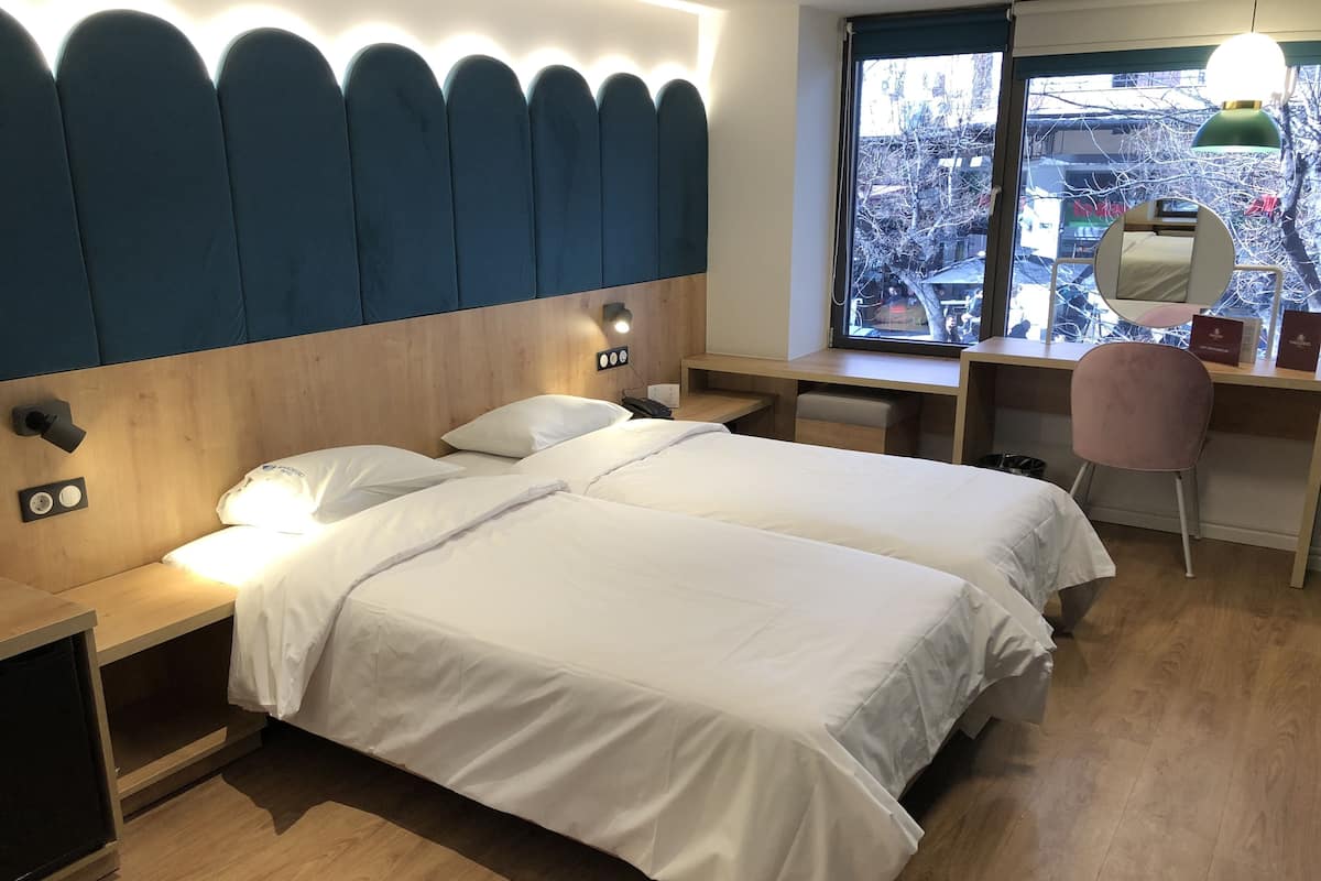 Tomannsrom – executive | Safe på rommet, lydisolert og wi-fi (inkludert)