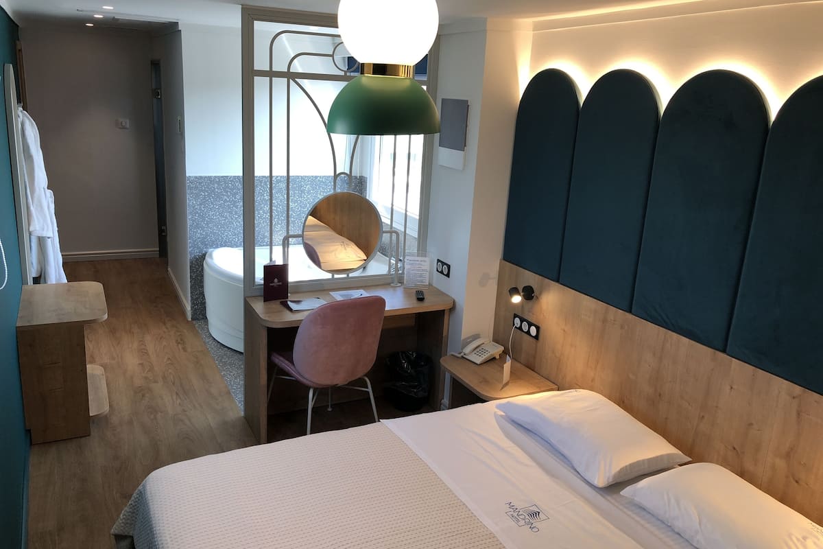In-room safe, soundproofing, free WiFi