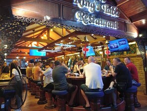 Sports bar - Inn House Hotel (Pattaya)