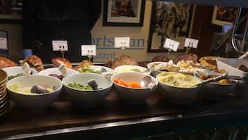 Breakfast, lunch, dinner served; Thai cuisine