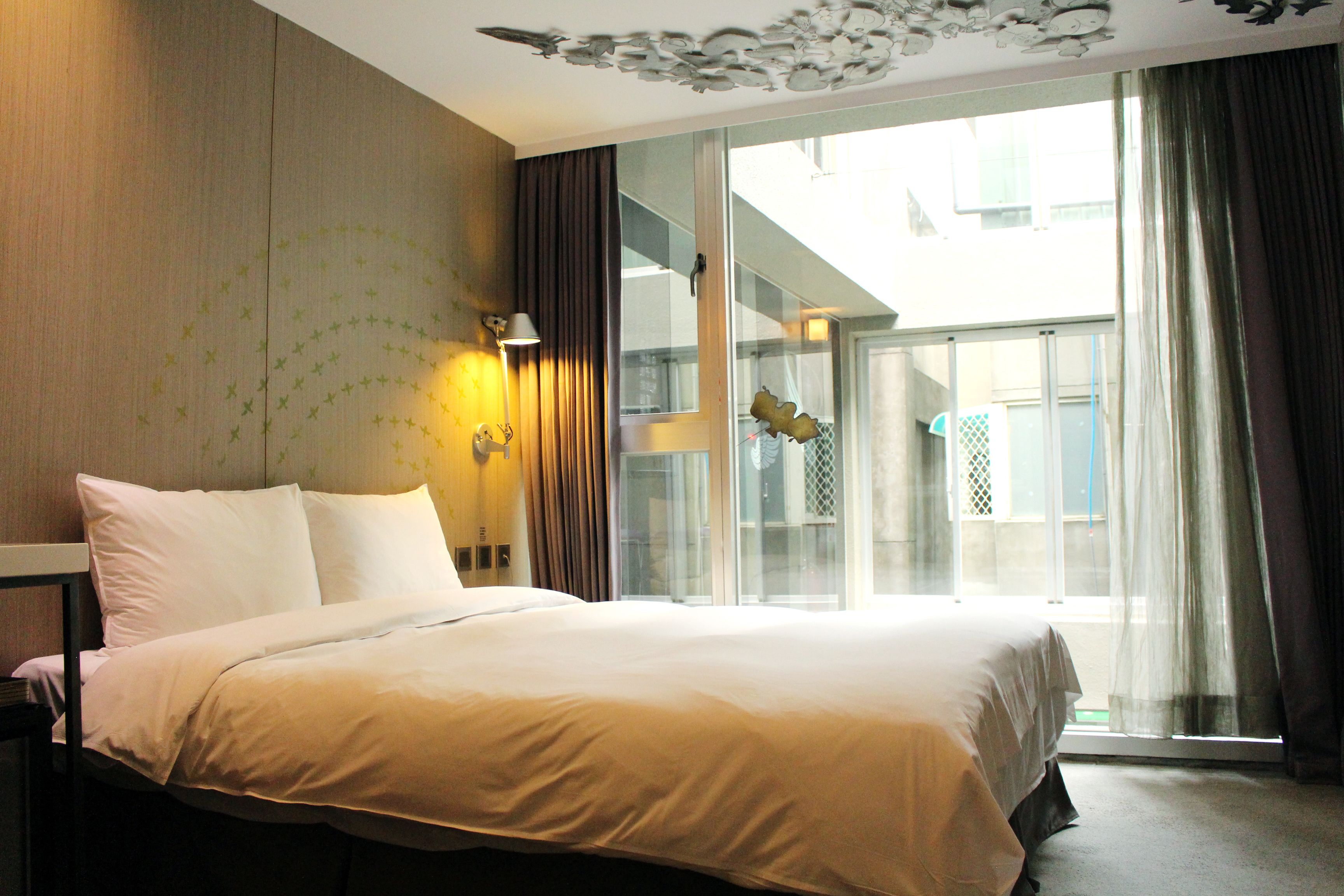 youth dream arts room | free minibar, desk, soundproofing, iron/ironing board