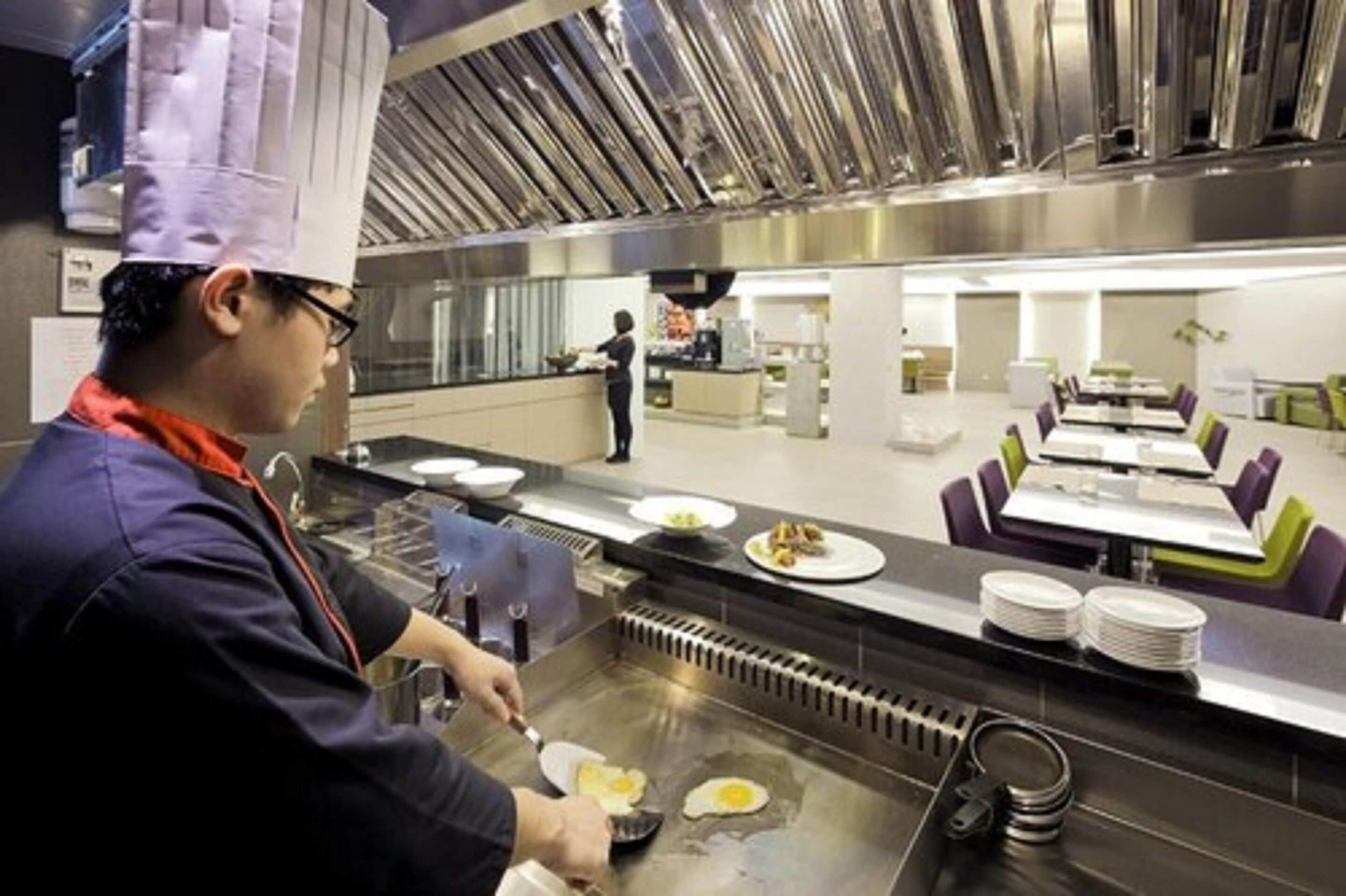 daily buffet breakfast (twd 280 per person)