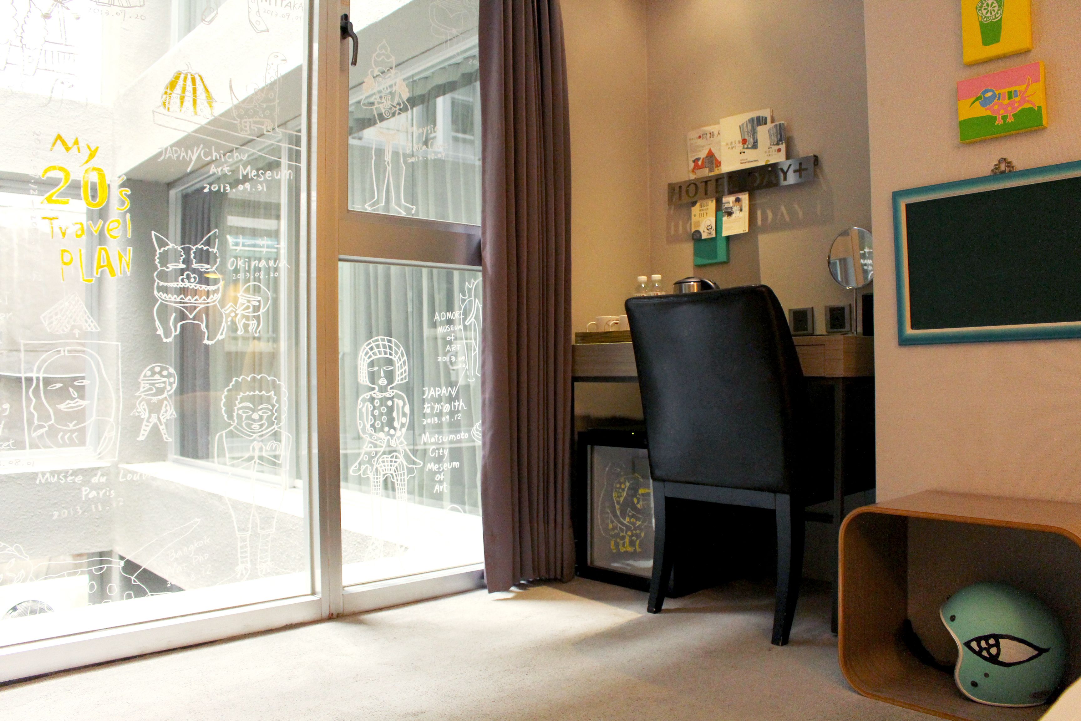 happy bird’s day arts room | free minibar, desk, soundproofing, iron/ironing board