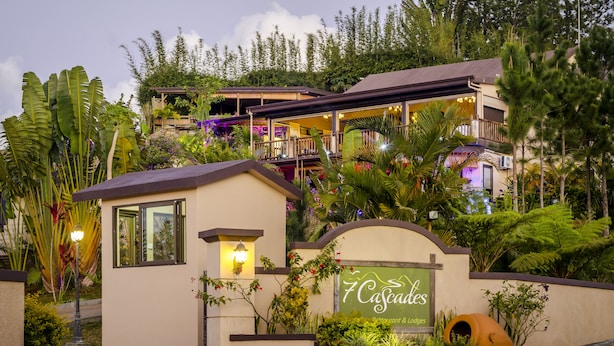 A resort with a sign reading "Cascades Resort & Spa". - 7 Cascades Restaurant Bar & Lodges (Vacoas-Phoenix)