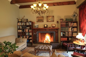 Library - Madi-Madi Karoo Safari lodge (Dysseldorp)