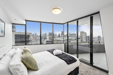 2 habitaciones, caja de seguridad en la habitación y muebles diferentes