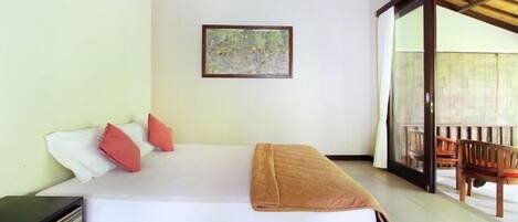 Rollaway beds (surcharge), WiFi (free)