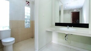 Shower, towels - Manuaba inn (Ubud)