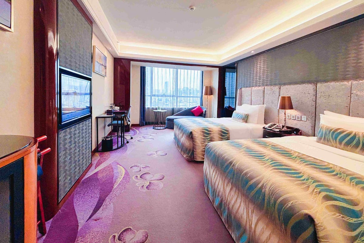 1 kamar tidur, seprai premium, brankas, dan meja kerja