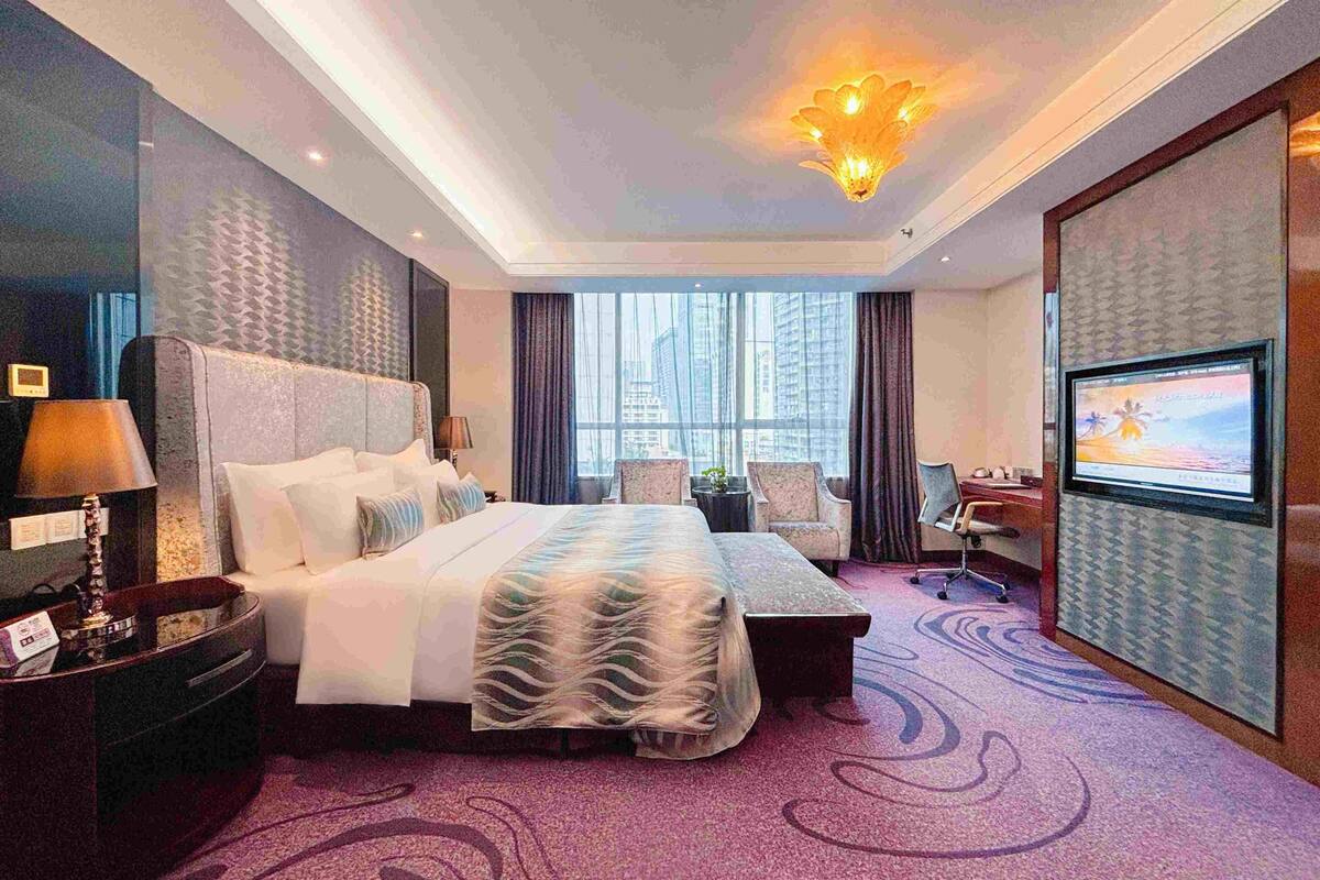 Phòng Suite Premier, 1 phòng ngủ (Jade Suite) | Bộ đồ giường cao cấp, két bảo mật tại phòng, bàn, màn/rèm cản sáng 