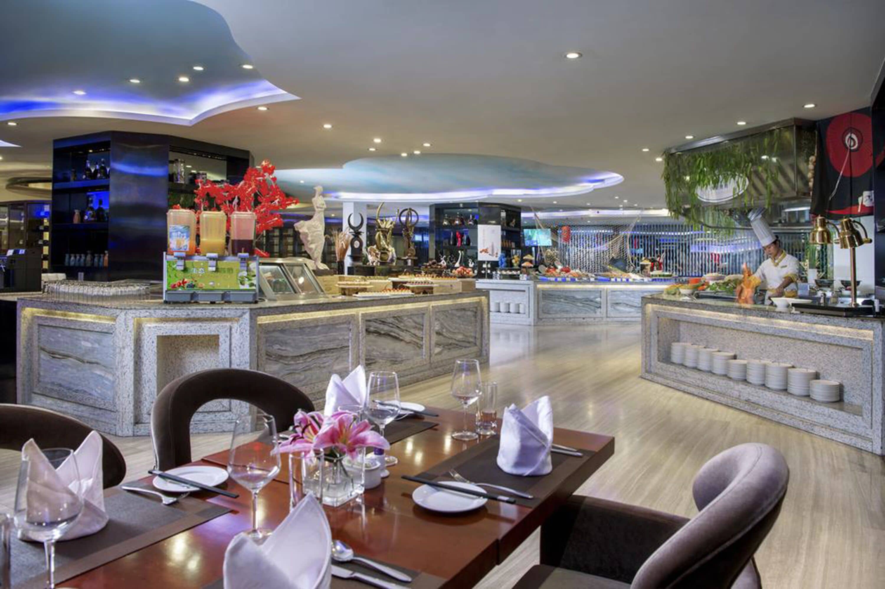 daily buffet breakfast (cny 80 per person)